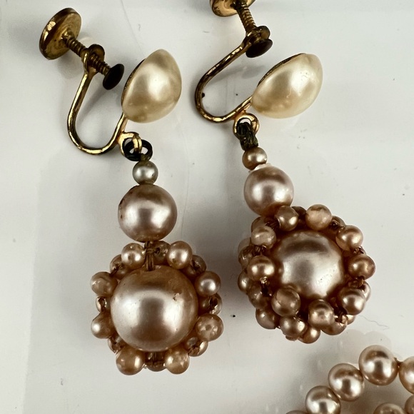Art Deco cream color faux glass pearls necklace earrings from Simpson’s store - Picture 7 of 12